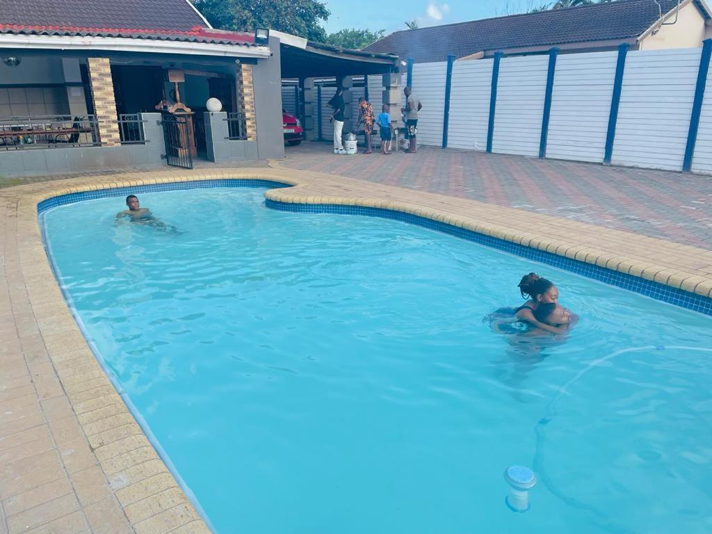 Jnc Lodge Richards Bay Exterior photo