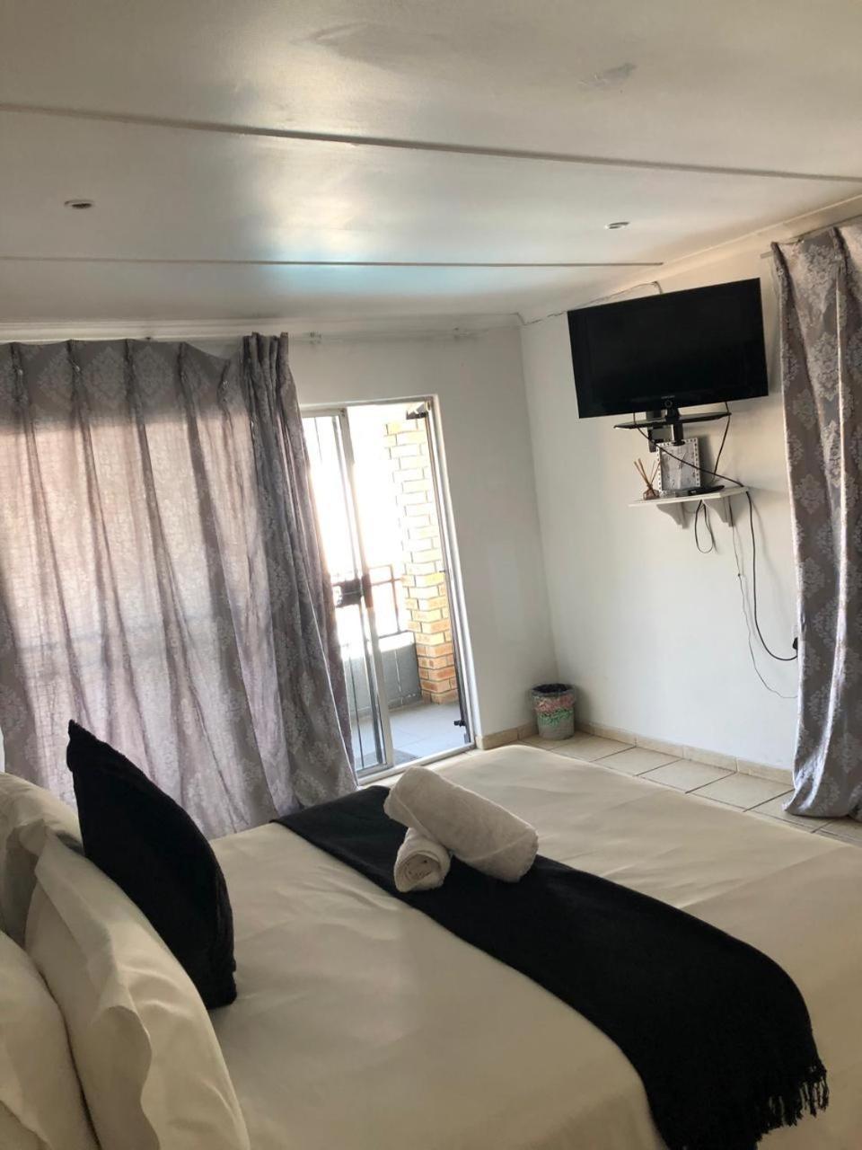 Jnc Lodge Richards Bay Exterior photo
