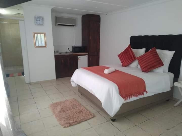 Jnc Lodge Richards Bay Exterior photo