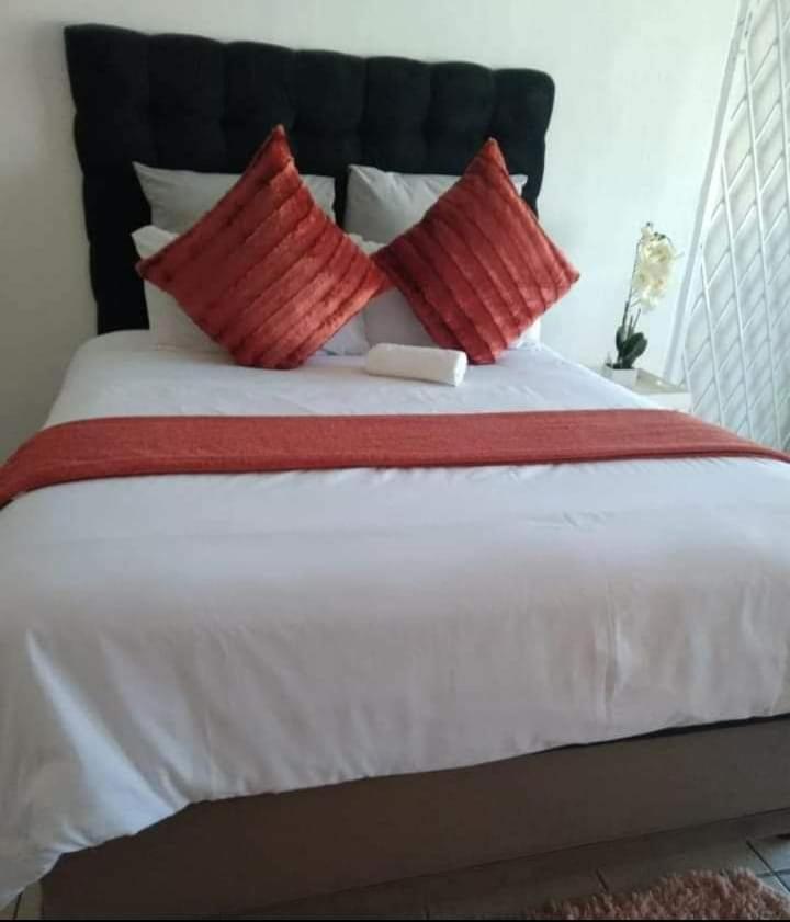 Jnc Lodge Richards Bay Exterior photo